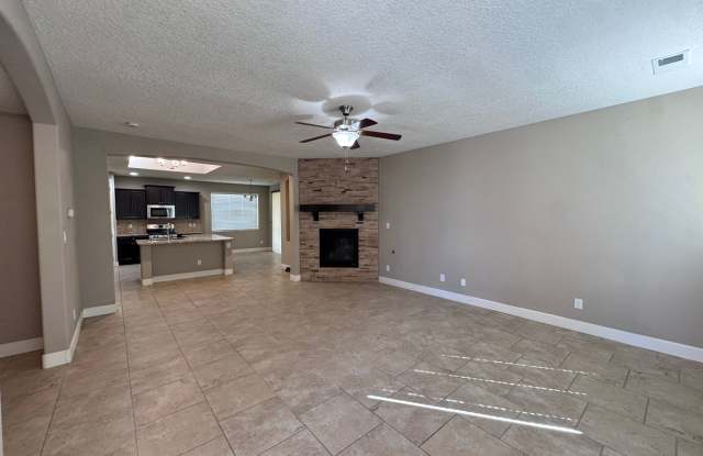 Luxurious 3 Bed 2 bath! Gallery 1