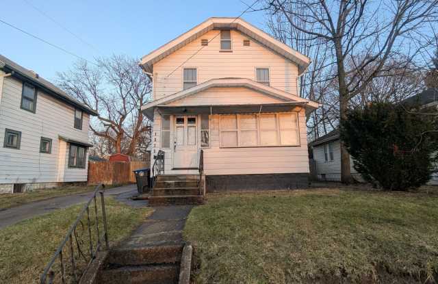 Charming 3-bedroom, 1.5-bathroom home located in the heart of Akron photos photos