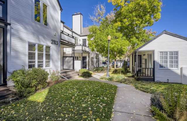 Downtown 2 BDR / 2BA - Walk to Everything Gallery 4