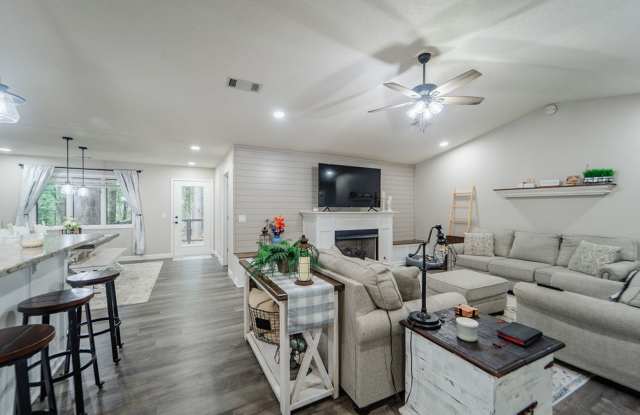Charming 4 bedroom, 3 bathroom with lots of outdoor living space. **MOVE IN SPECIAL - $200.00 OFF FOR THE FIRST 2 MONTHS - MOVE IN SPECIAL** Gallery 4