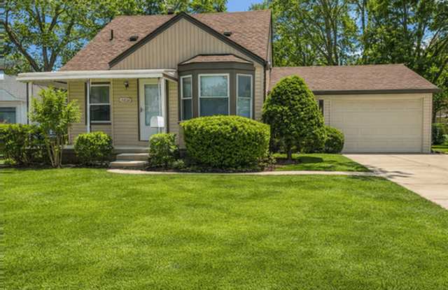 15824 Norborne St photos photos