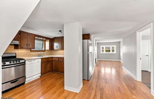 297 Lakeview Ave Gallery 2