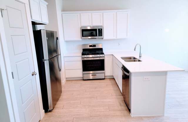 GET $1000 OFF THE FIRST MONTHS RENT!!! Gallery 4