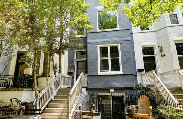 Modern Elegance in Historic Mount Pleasant – 3BR/2.5BA Townhouse with Parking photos photos