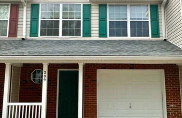 Nice 3 Bedroom TownHome in Crestview for Rent! - 209 Swaying Pine Court, Crestview, FL 32539