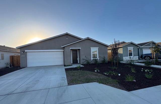 **Beautiful 4 Bedroom, 3 Bathroom Home for Rent!** Gallery 1