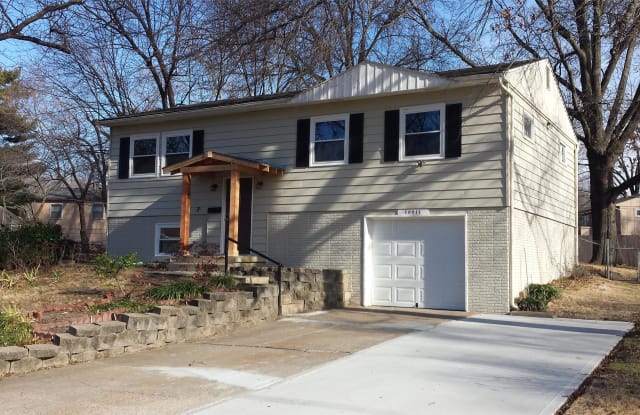 10011 England Drive - 10011 England Drive, Overland Park, KS 66212