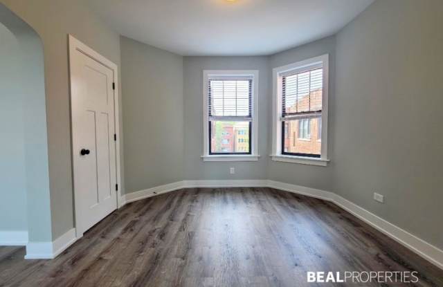 4413 N Wolcott Gallery 2