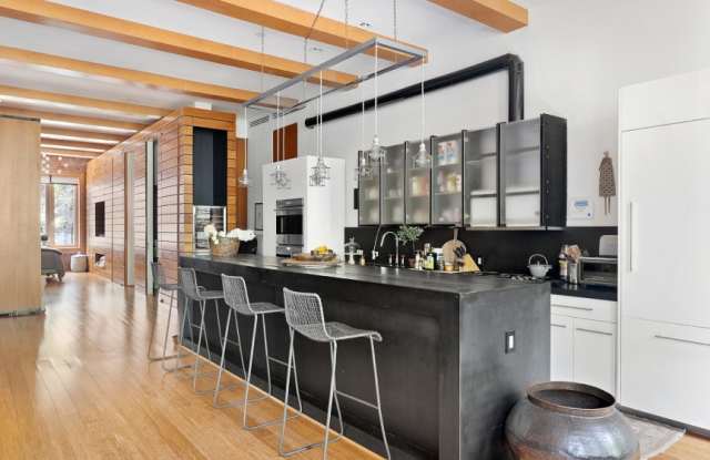 530 LaGuardia Place Gallery 3