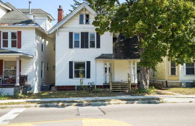 Spacious 3 Bed, 2 Bath in Newark - Move-In Ready photos photos