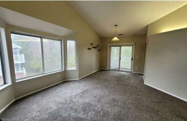 355 Village Pointe Drive Gallery 4