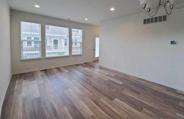 4923 TREESIDE LANE Gallery 4
