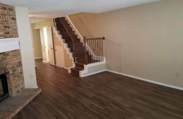 165 Merlin Way - 165 Merlin Way, Euless, TX 76039