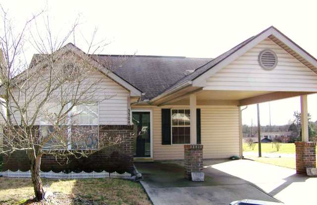 2 bed, 2 bath one level condo w/ carport and neighborhood pool Gallery 1