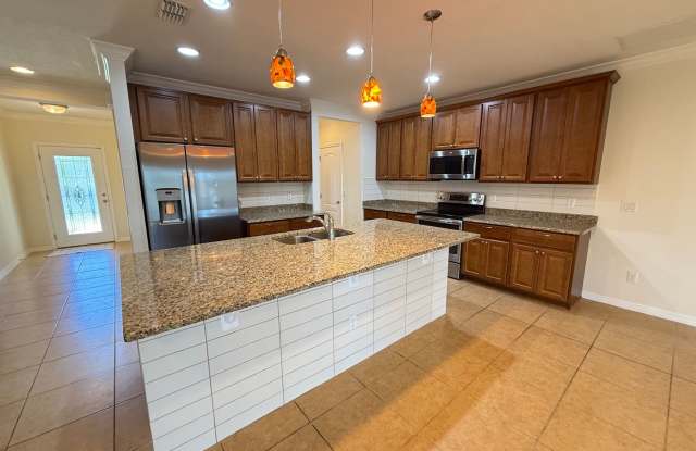 Spacious Groveland Home Gallery 4