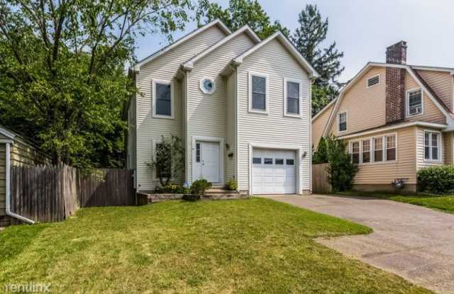 4 1/2 Sunset Hill Ave - 4 1/2 Sunset Hill Avenue, Norwalk, CT 06851
