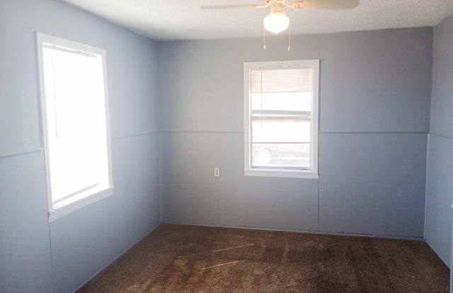 Handyman Special $0 First Month's Rent / “You fix, you SAVE BIG!!” Contact Diane for details: 806 704-3055 ext 2 Gallery 4