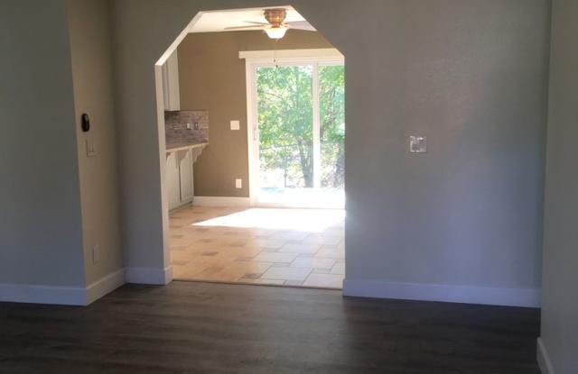 Candlewood Neighborhood close to pond! Gallery 4