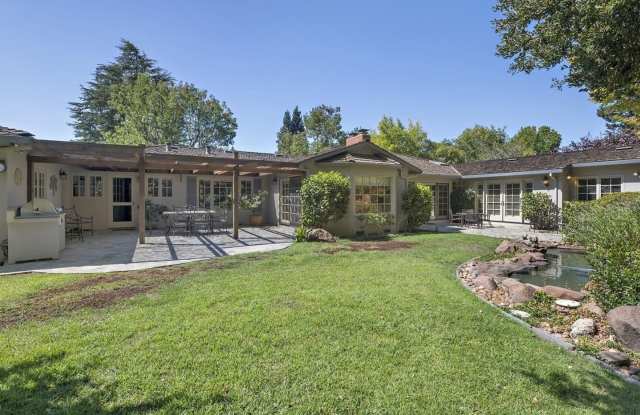 Pet Friendly Home Located in Highly desirable area of Menlo Park photos photos