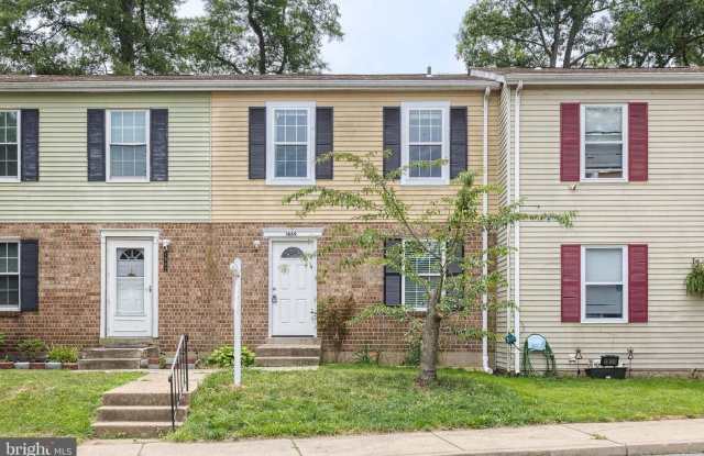 Conveniently located 3bd 1.5bth townhome! photos photos