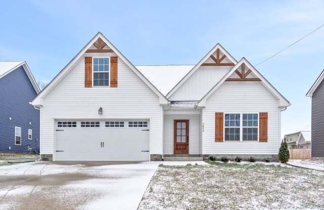 Pet Friendly Three Bedroom with Bonus! - 472 Hawkins Road, Clarksville, TN 37040