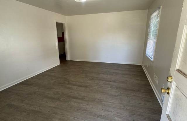 3 Bedroom House with 1 Bath Gallery 4