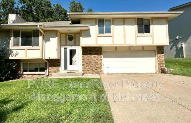 6723 Woodbine Cir Gallery 1