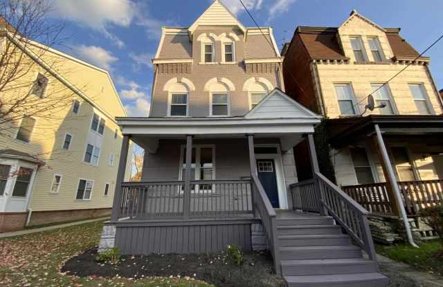 512 North Saint Clair Street Gallery 2