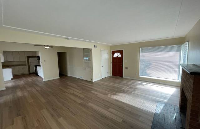 Large 5 bed 2 bath house (Lease out, pending signatures. Check back in a few days!) - 6312 Montezuma Road, San Diego, CA 92115