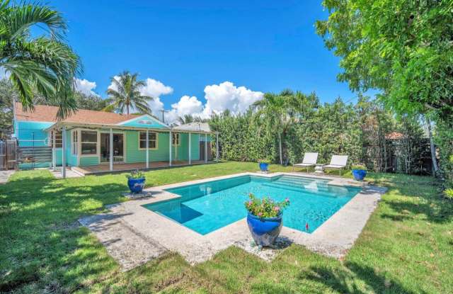 528 N Palmway photos photos