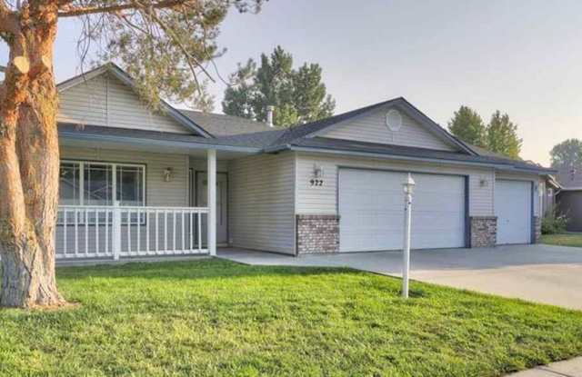 3 Bedroom with 3 Car Garage - Eagle, Idaho photos photos 3 Bedroom with 3 Car Garage - Eagle, Idaho photos photos