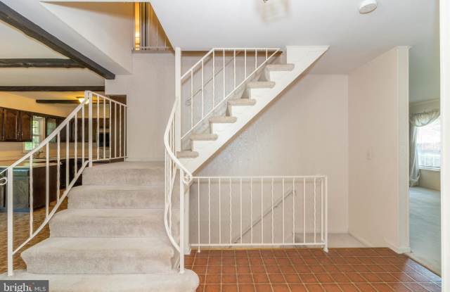 9527 HUNT SQUARE COURT Gallery 3