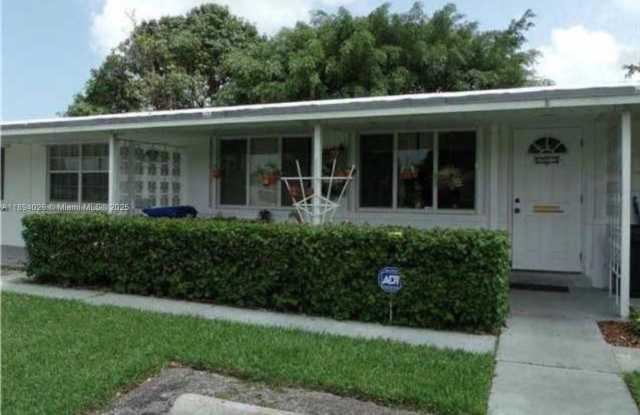 5810 NW 12th St photos photos
