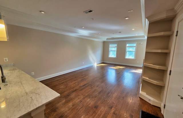 2446 Ontario Road NW #3 Gallery 3