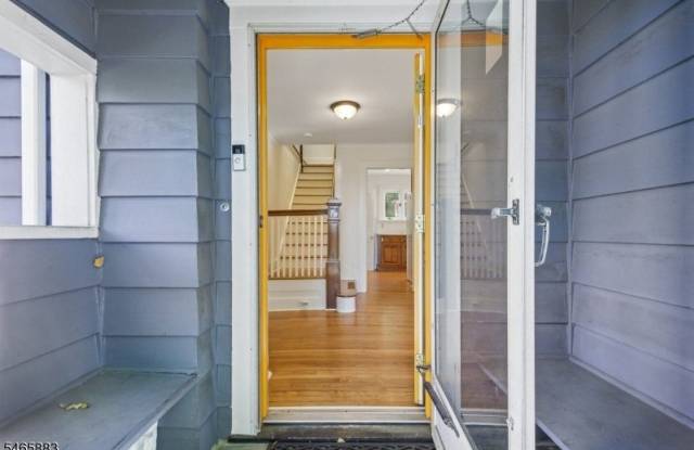 147 Glen Ave Gallery 3