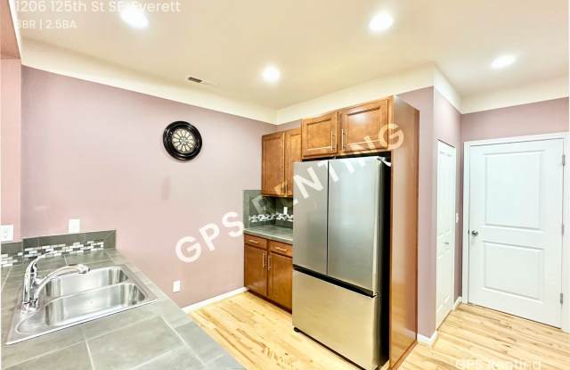Beautiful 3 Beds, 2.5 Baths, home! Gallery 4