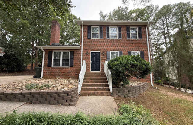 Charming 3BD, 2.5BA North Raleigh Home with a Fenced Yard  in a Prime Location Near Tons of Shopping and Dining Options photos photos