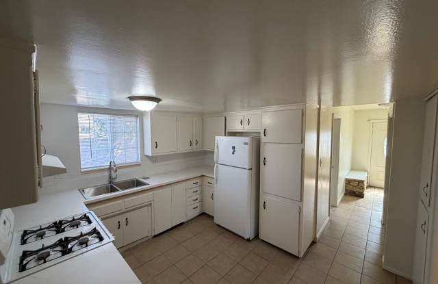 311 E. McElhaney Avenue #A Gallery 3
