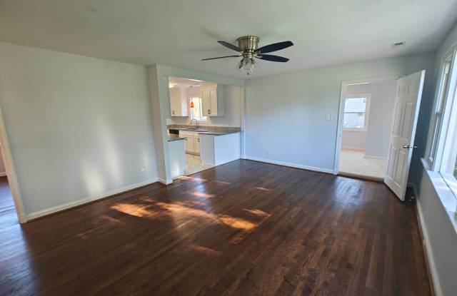 4 bedroom home with detached building Gallery 4