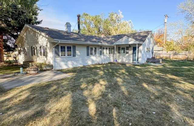 SHORT TERM 6 MONTH ONLY - Dog Friendly 3 bed/ 2 bath in Big Horn - 27 Johnson Street, Big Horn, WY 82801