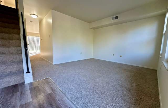 North Hills 3 Bedroom Townhome! In-Unit Washer & Dryer + Equipped Kitchen with Dishwasher! Call Today! Gallery 4