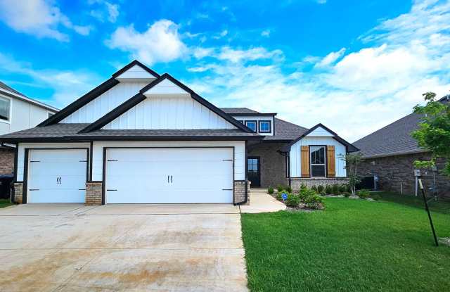 Beautiful 4-Bedroom Home with High-End Finishes  Outdoor Living photos photos
