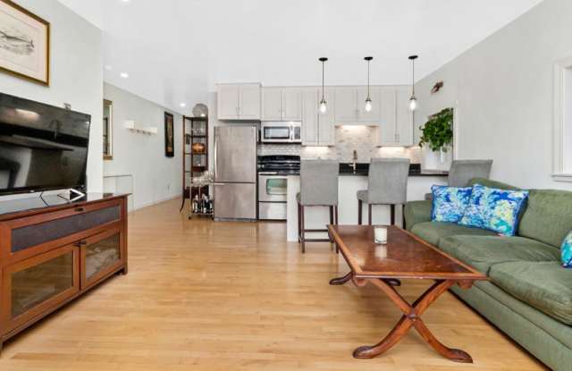 386 East 8th St. photos photos
