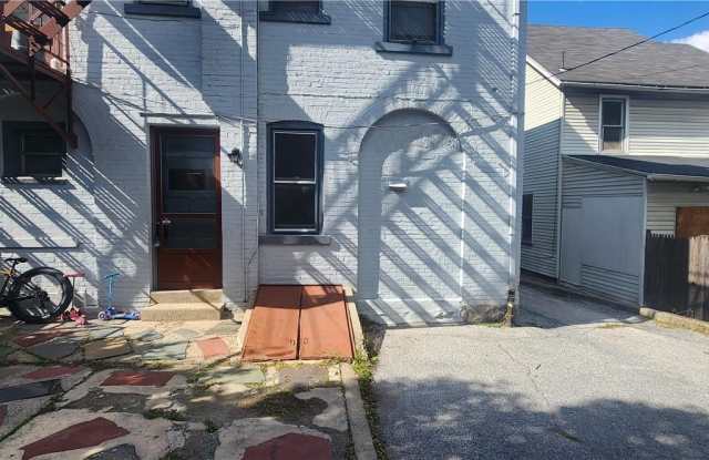527 Wyandotte Street Gallery 2