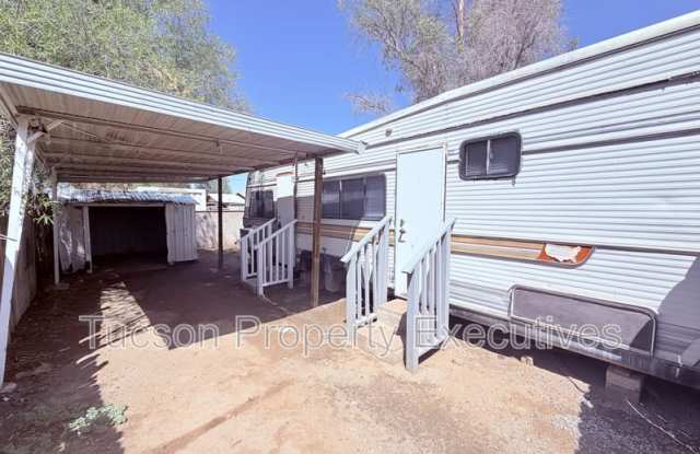 1454 West Kilburn Street - 10 photos photos