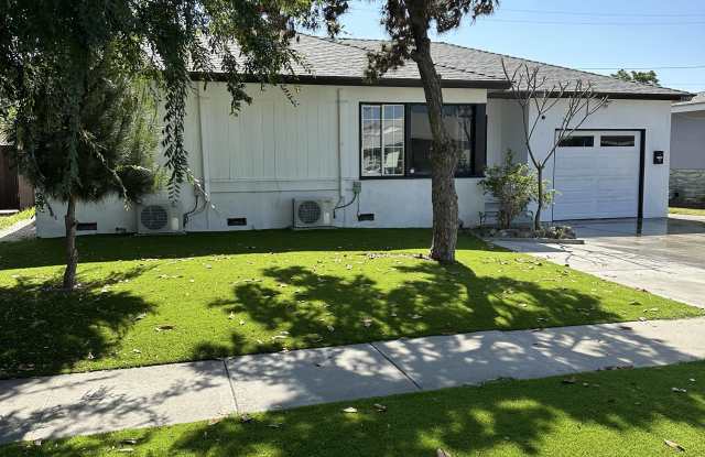 12108 Dunrobin Avenue photos photos