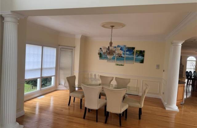 14228 Manderleigh Woods Drive Gallery 2