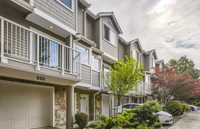 Gorgeous 2 Bed PLUS Large Downstairs Bonus Room & 3 Bathroom Kirkland Townhome w/ Beautiful Views! Gallery 3