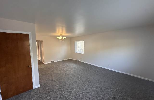 1756 & 1758 Liberty Dr. Gallery 2