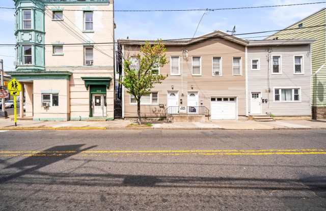 687 SUMMIT AVE photos photos